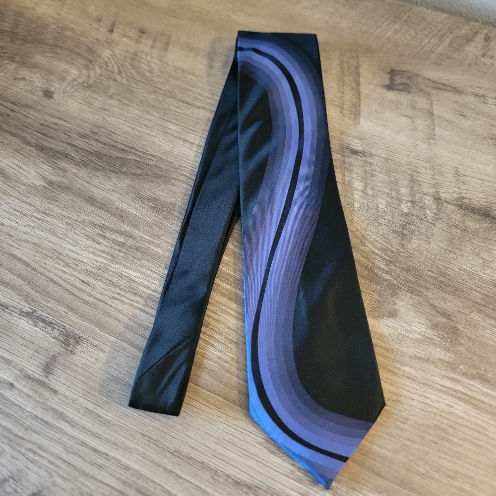 Croft & Barrow Black and Purple Tie with Silky Finish
